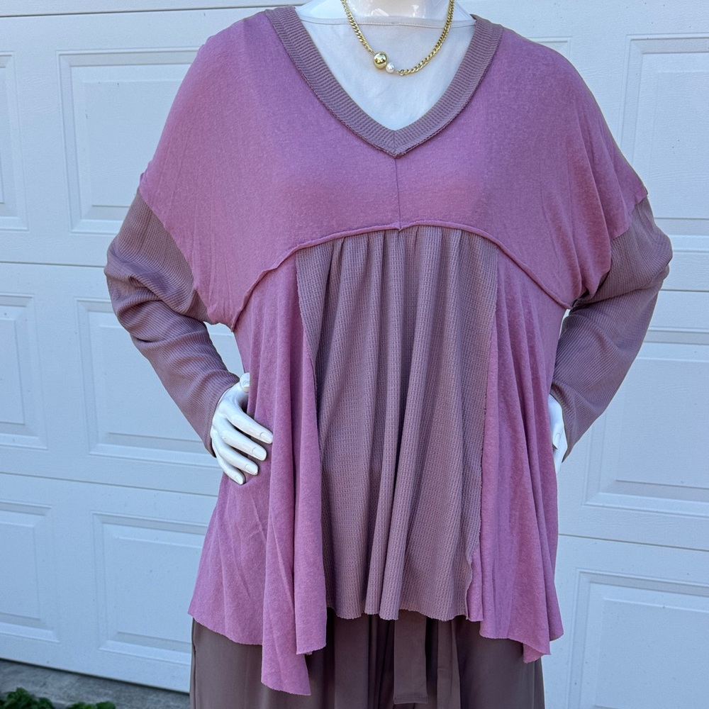 ANDREE BY UNIT Mauve Color Block raw edge V-Neck Tunic
